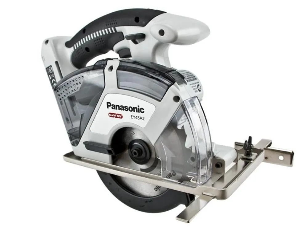Panasonic EY45A2XW Scie égoïne recipro sans fil - Li-ion 14,4V / 18V - 135mm - Bois - Machine seule
